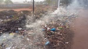 Environnement : Les citoyens de Nongo interpellent sur l’incinération des ordures dans le quartier.