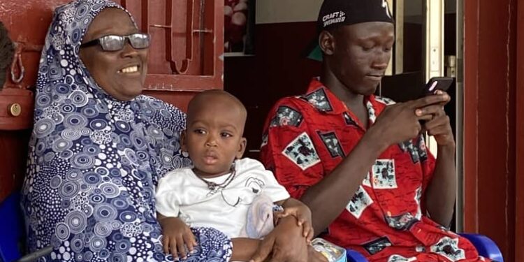 Humanitaire : la fondatrice de l&rsquo;orphelinat « La voix des sans voix » à cœur ouvert