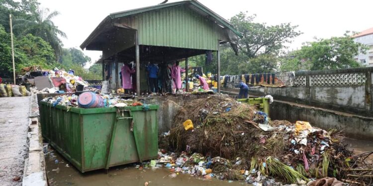 Assainissement : découvrez la Zone de Tri et Transfert des déchets de Kakimbo